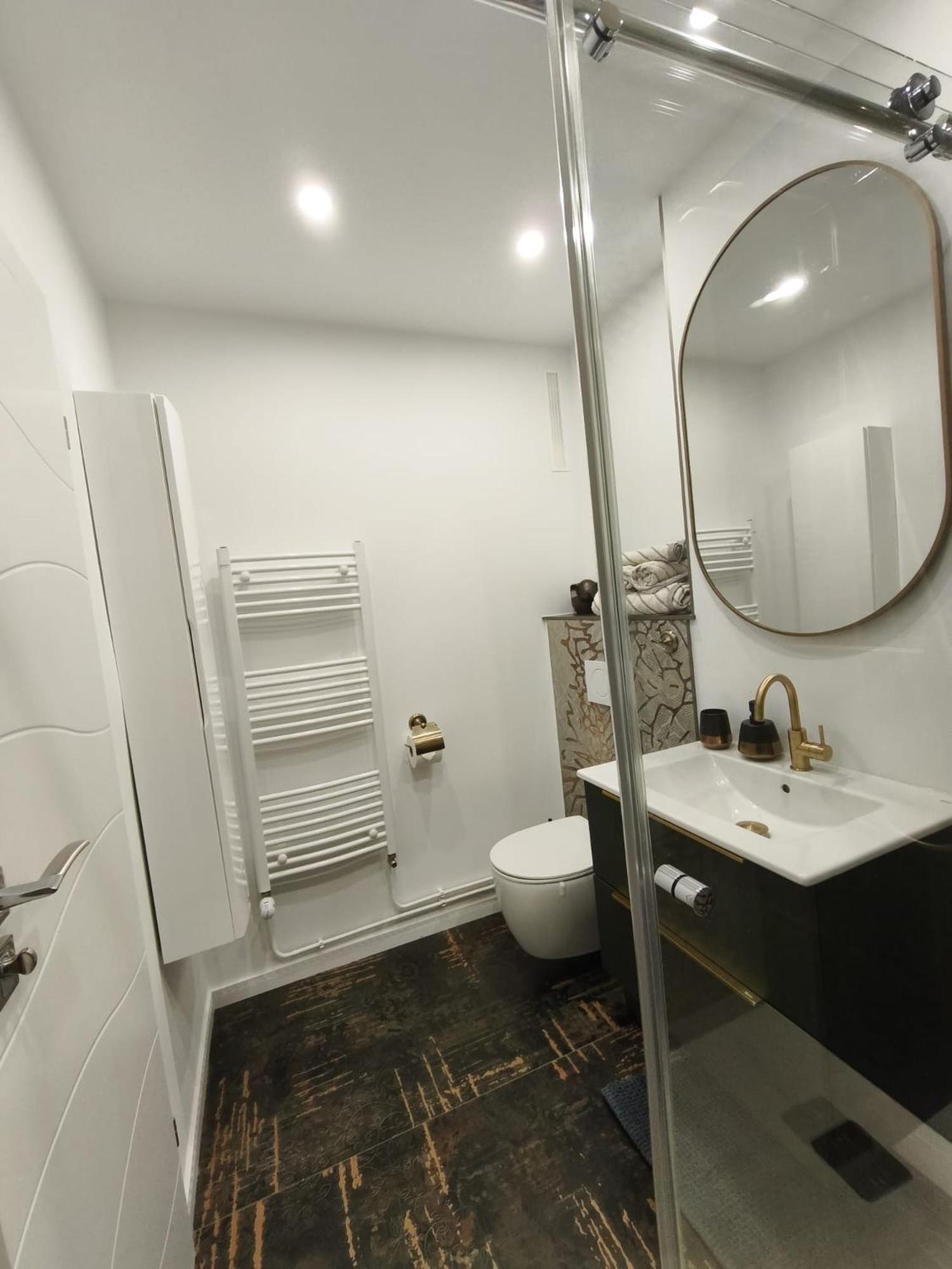 Studio Lux, Elegant & Confortabil บราชอฟ ภายนอก รูปภาพ